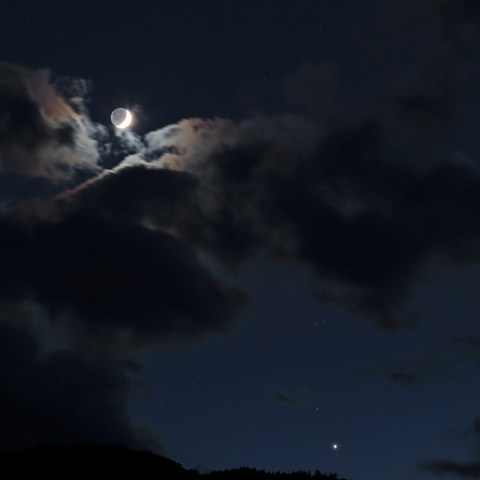 三日月と金星