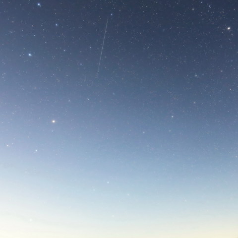 富士へ堕ちる一筋の流星