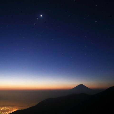 接近する惑星と富士