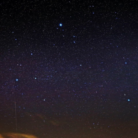 夏の大三角と流星