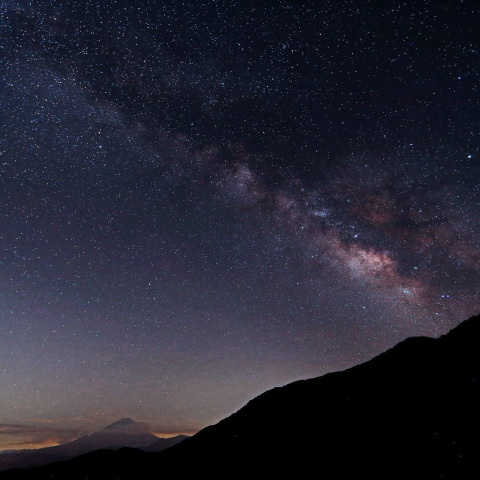 富士に掛かる天の川
