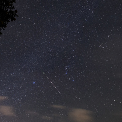 冬の銀河と流星