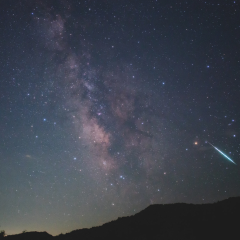 夏の天の川と火球