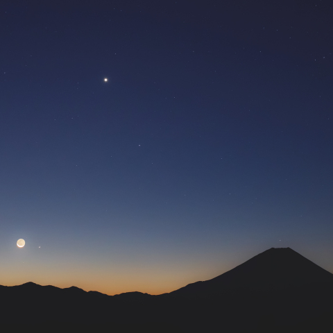 細い月と水星と金星