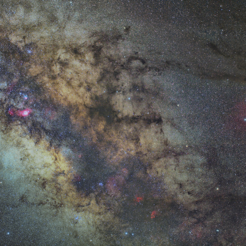 輝く夏銀河とカラフル星雲