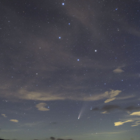 2020年7月20日ネオワイズ彗星35ミリで固定撮影 縦構図