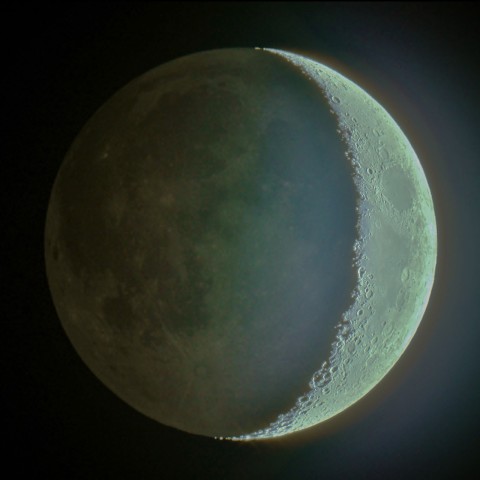 真夏の三日月と地球照