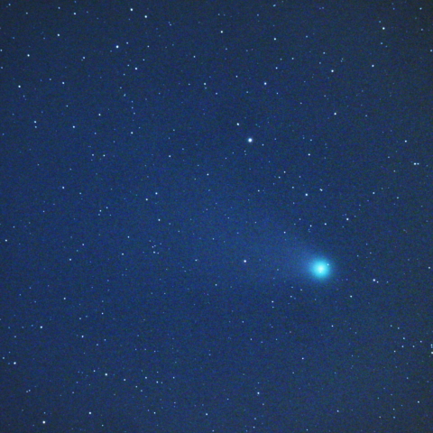 遠ざかるネオワイズ彗星