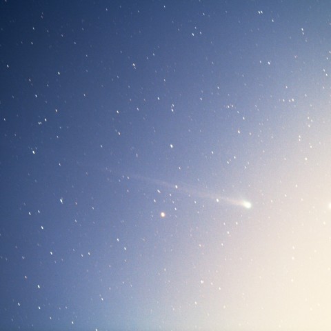 6月25日薄明のマックノート彗星 (C/2009 R1)