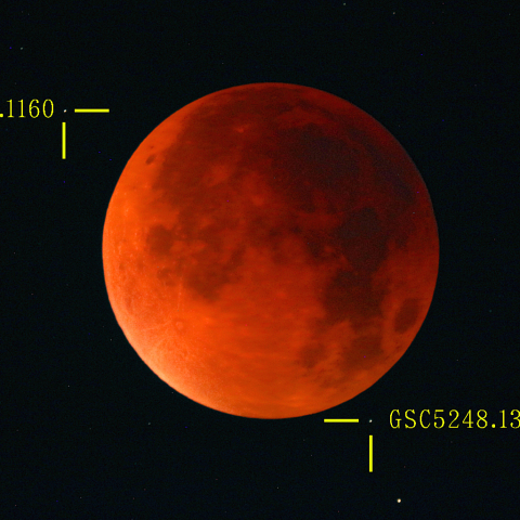 皆既月食（食分1.36）