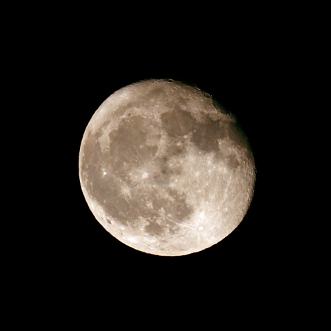 居待月（月齢17.1）