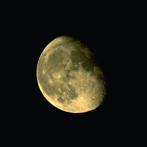 居待月（月齢 17.9）