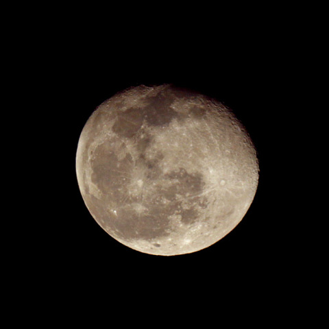 居待月（月齢 17.8）