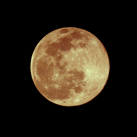 スノームーン(月齢15.2)