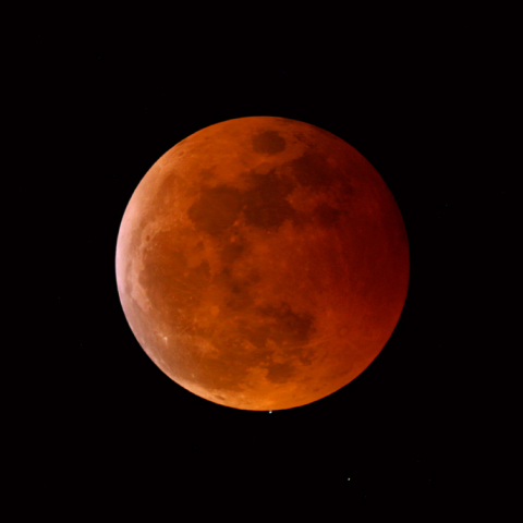 皆既月食（食分 1.14）