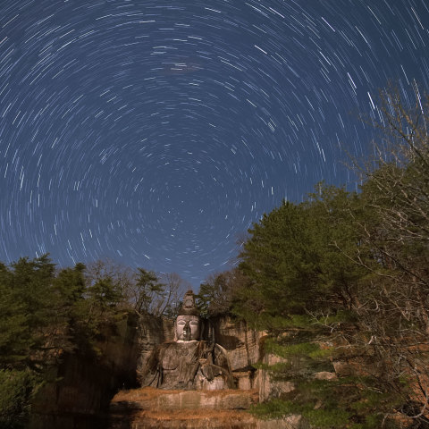 観音様と北天の空