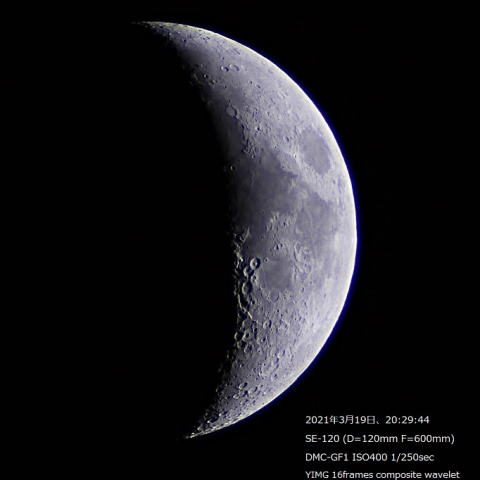 3月19日　窓からの月