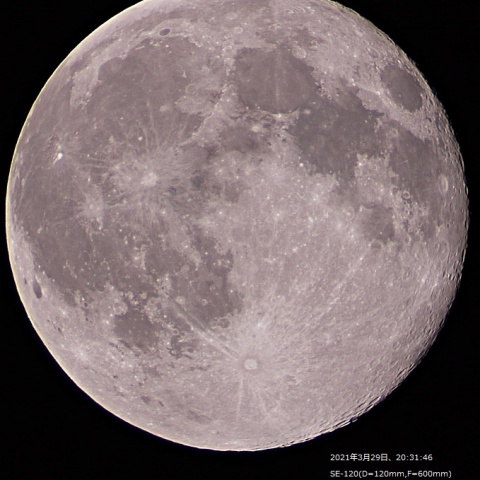 3月29日　窓からの月