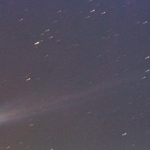 薄明のアイソン彗星