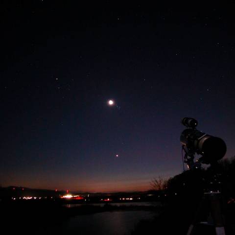 夕空の三日月とすばる