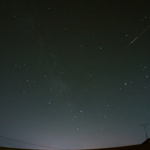 夏の天の川と火球