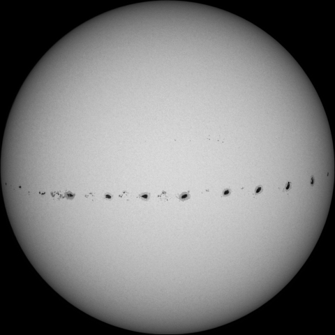 太陽黒点（2665）13日間の変化