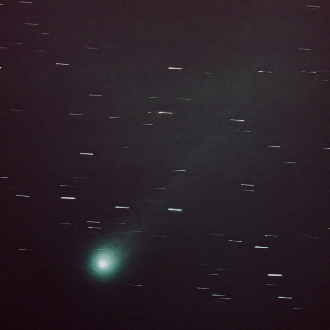 市街地からのレモン彗星