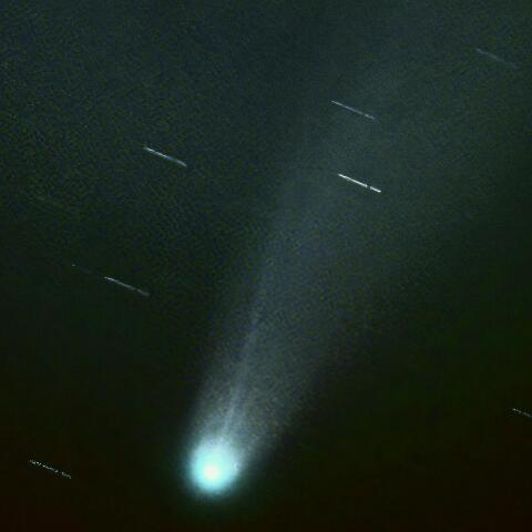 市街地からのレモン彗星