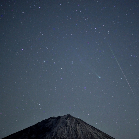 富士山、ラブジョイ彗星、ふたご座流星