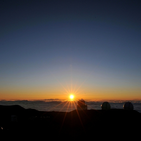 すばる望遠鏡と落日
