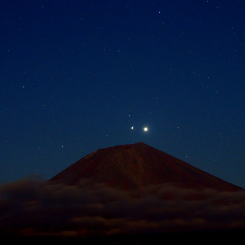 富士に昇る金星と木星