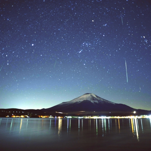 富士とふたご座流星