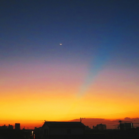 暁月と反薄明光線