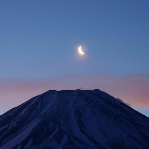 富士山と有明の月