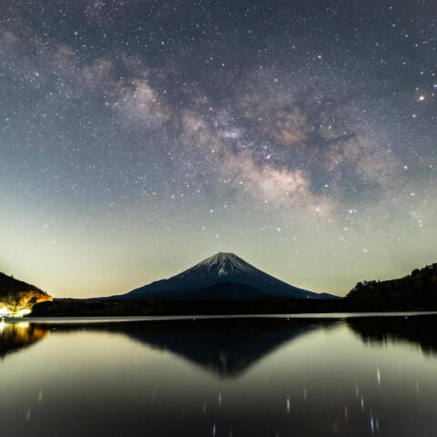 天の川と富士山