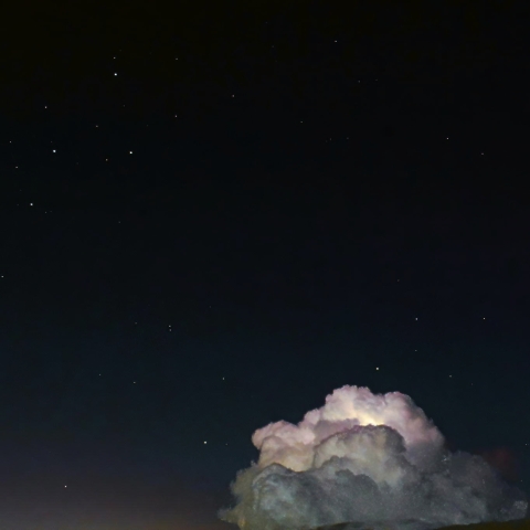星と雷雲