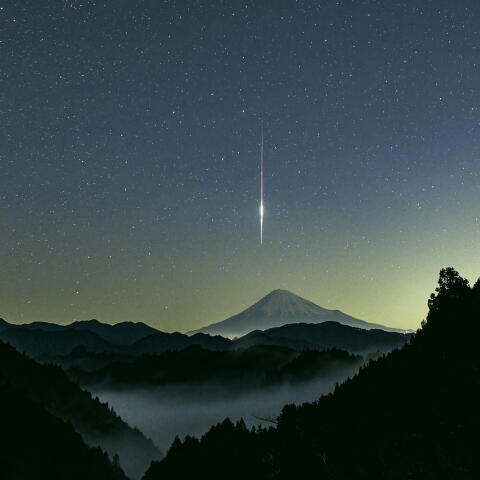光槍　富士に流星