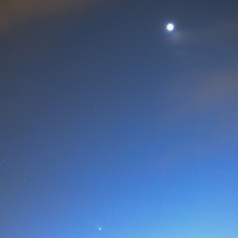 夕空のレナード彗星と金星　