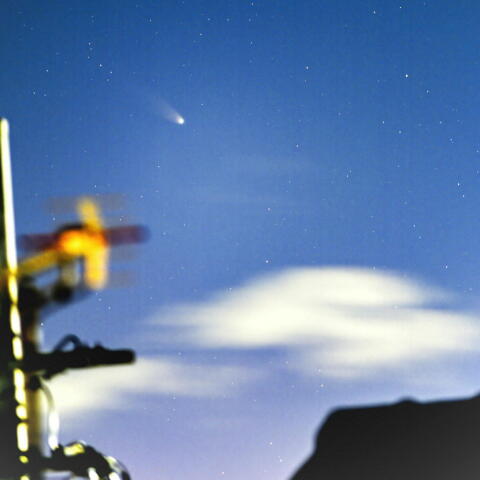 市街地からのレナード彗星