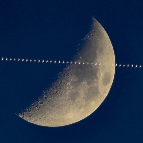 日没直前のISS月面通過