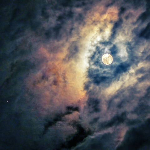 雲間の栗名月と木星