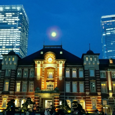 東京駅　朧月