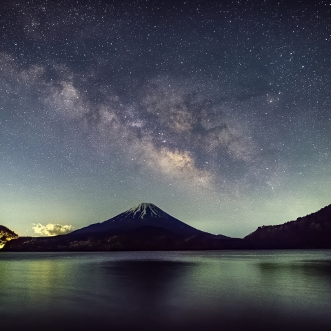 天の川と富士山