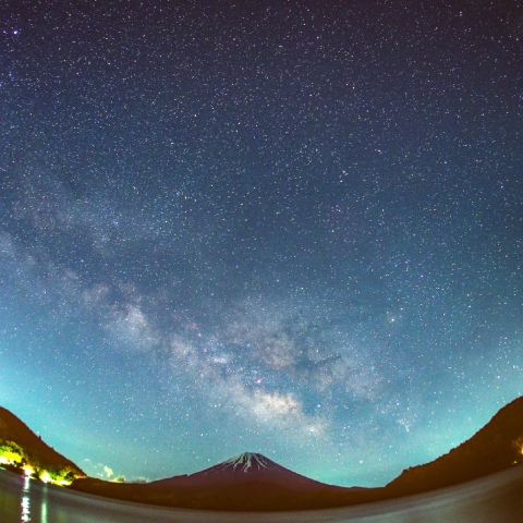 天の川と富士山