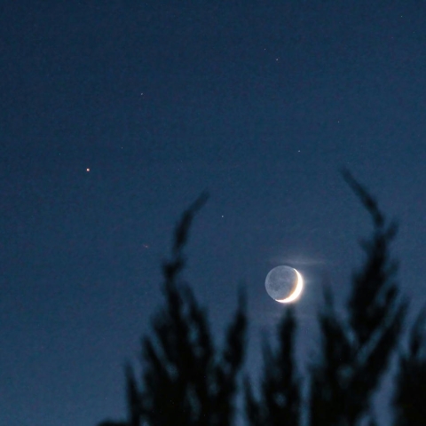 月とアンタレス