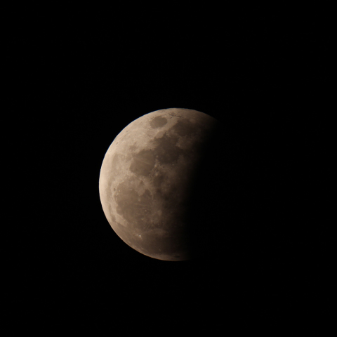 2012年6月4日部分月食最大時