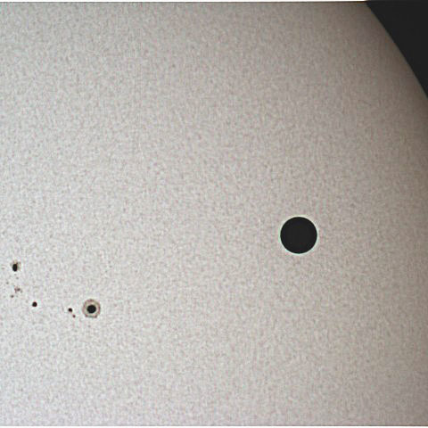 第３接触に向かう金星と黒点
