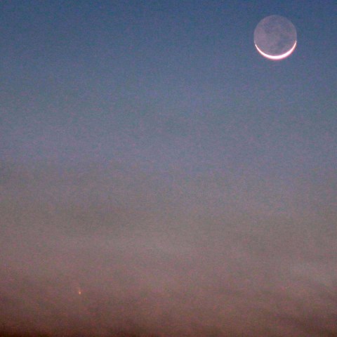 パンスターズ彗星と月