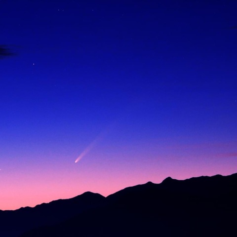 朝焼けのアトラス彗星