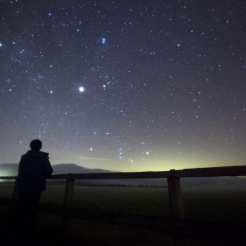 美ヶ原高原に昇るオリオンを望む